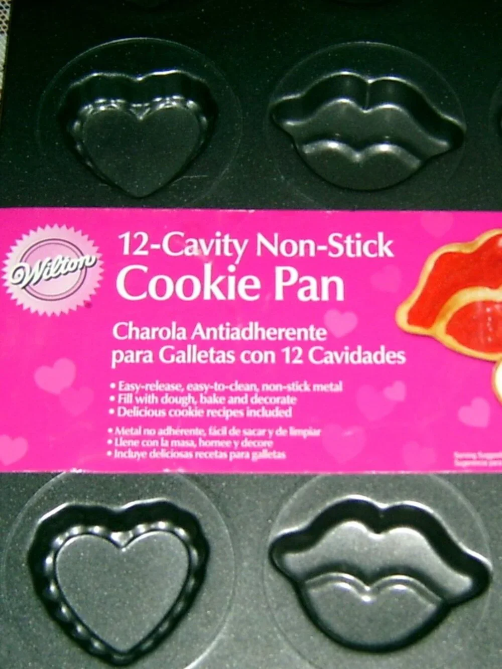 Wilton 12-Cavity Non-Stick Valentine Cookie Pan NWT